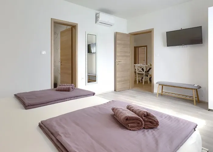 Gverino By Interhome Plomin